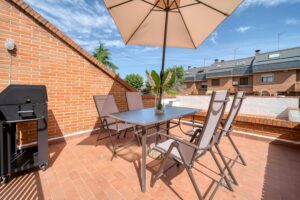 Sonnenschirm aufstellen - Aufbau, Anleitung, Tipps und Tricks