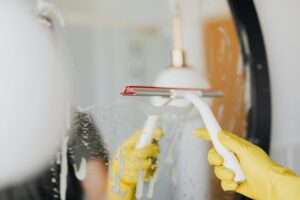 Glasflächen reinigen - wie reinigt man Glas am besten?