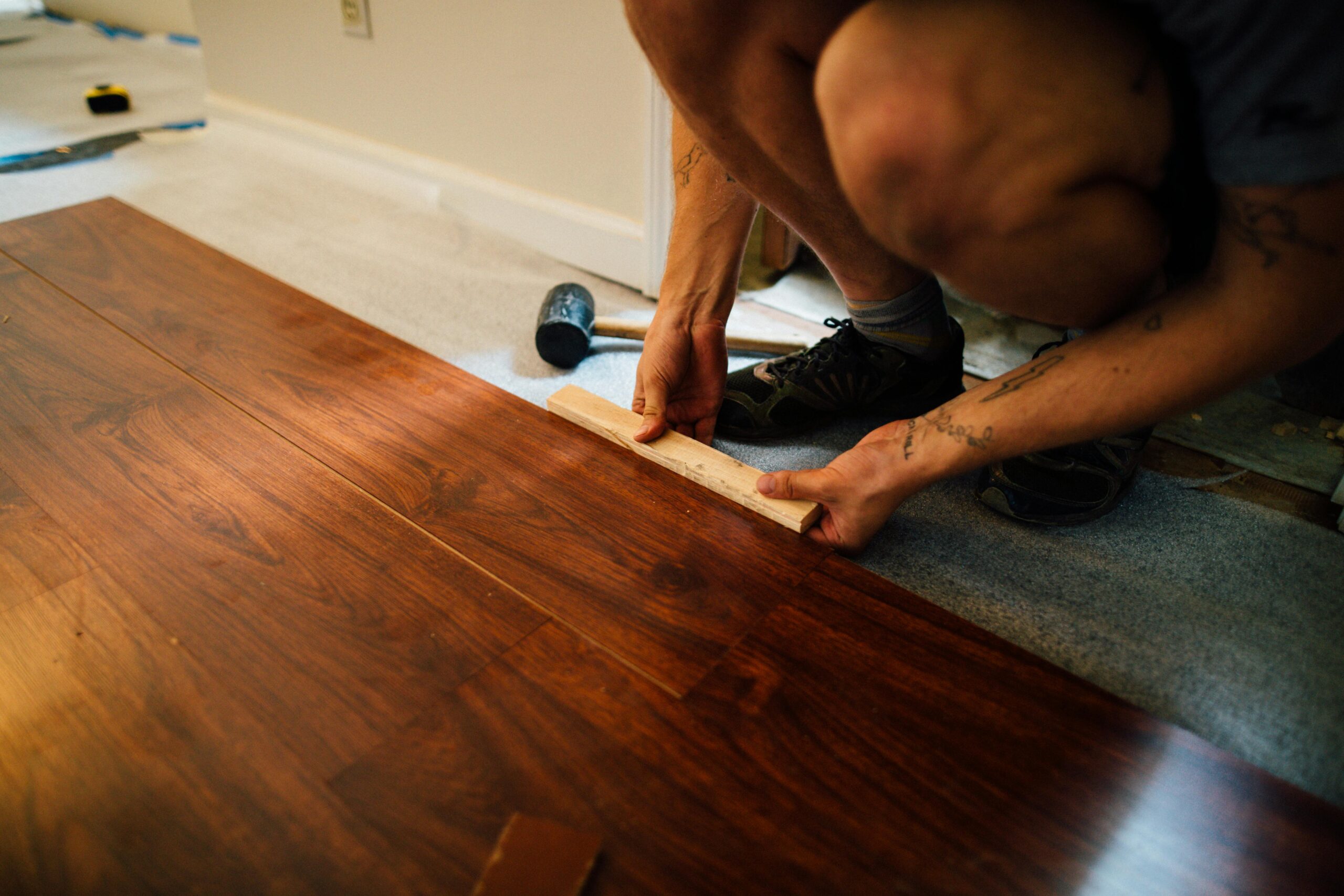 Laminat selbst verlegen - Anleitung, Vorgehensweise und Tipps