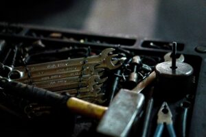 Welche Werkzeuge benötige ich für einfache Reparaturen im Haushalt?