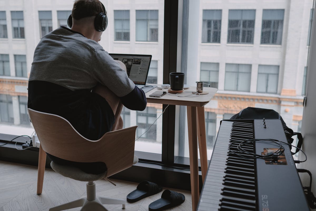 Welche ergonomischen Schreibtische sind für kleine Arbeitszimmer geeignet