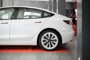 Wie entferne ich Harzflecken von meinem Autoteppich?