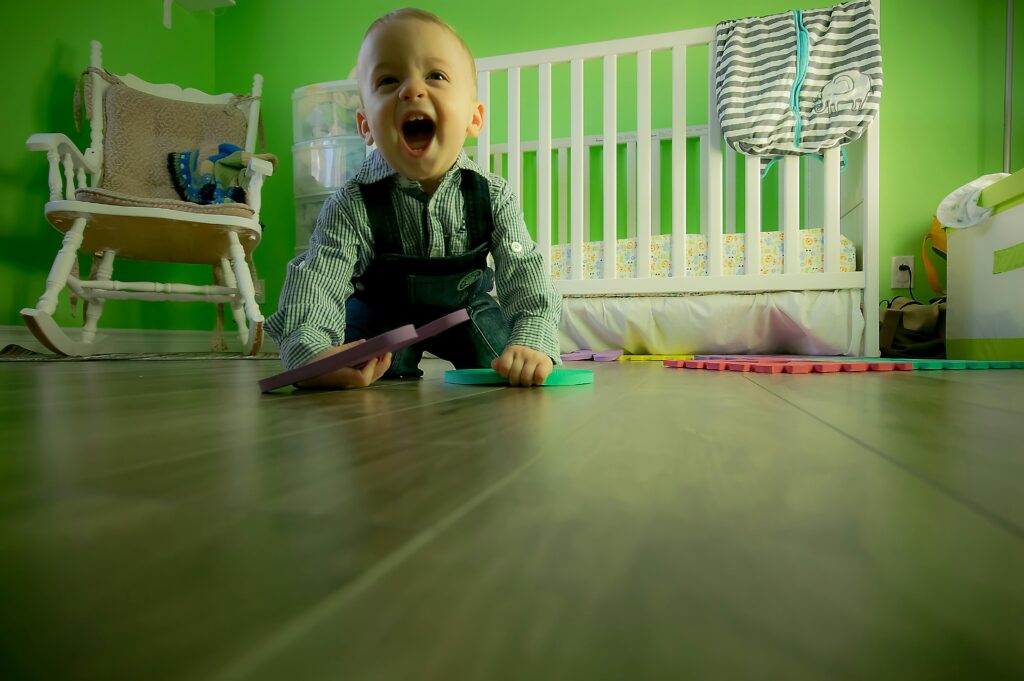 Welche Farben lassen mein Kinderzimmer größer wirken?