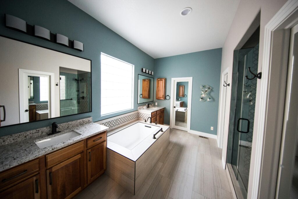 Welche Farben passen zu einem modernen Badezimmer?