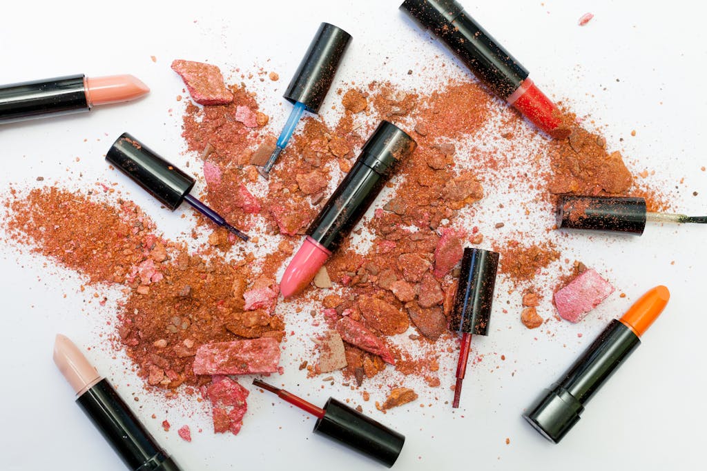 Wie entferne ich Lippenstiftflecken von meiner Kleidung