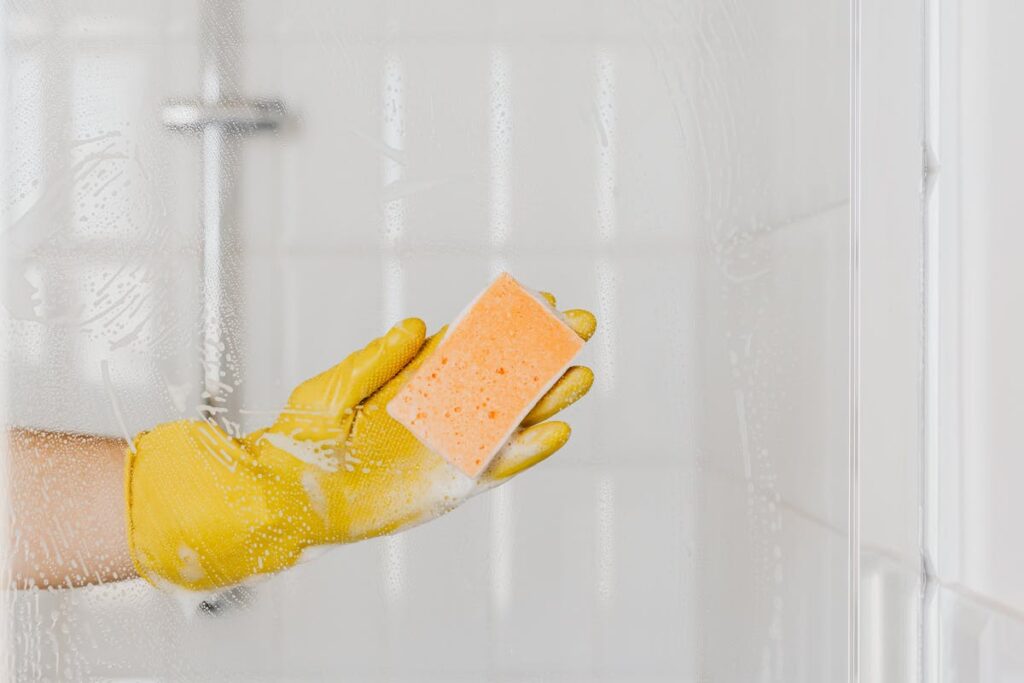 Wie entferne ich Seifenreste von meiner Duschkabine? 10 Wie entferne ich Seifenreste von meiner Duschkabine?