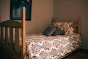 Warum knarrt mein Bettgestell bei jeder Bewegung?