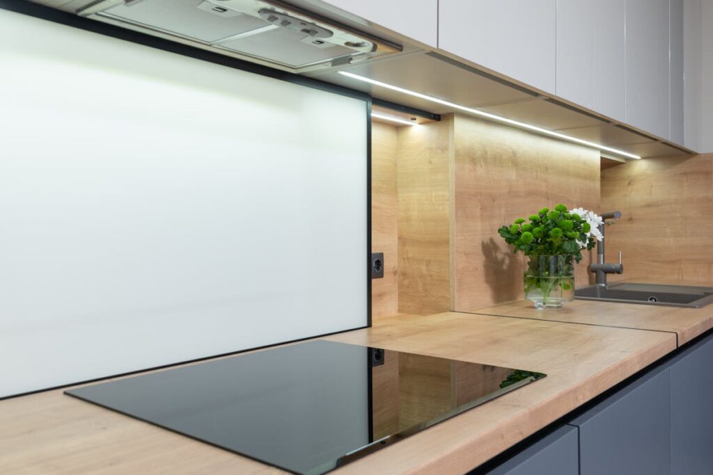 Wie entferne ich Brandflecken von meinem Herd?