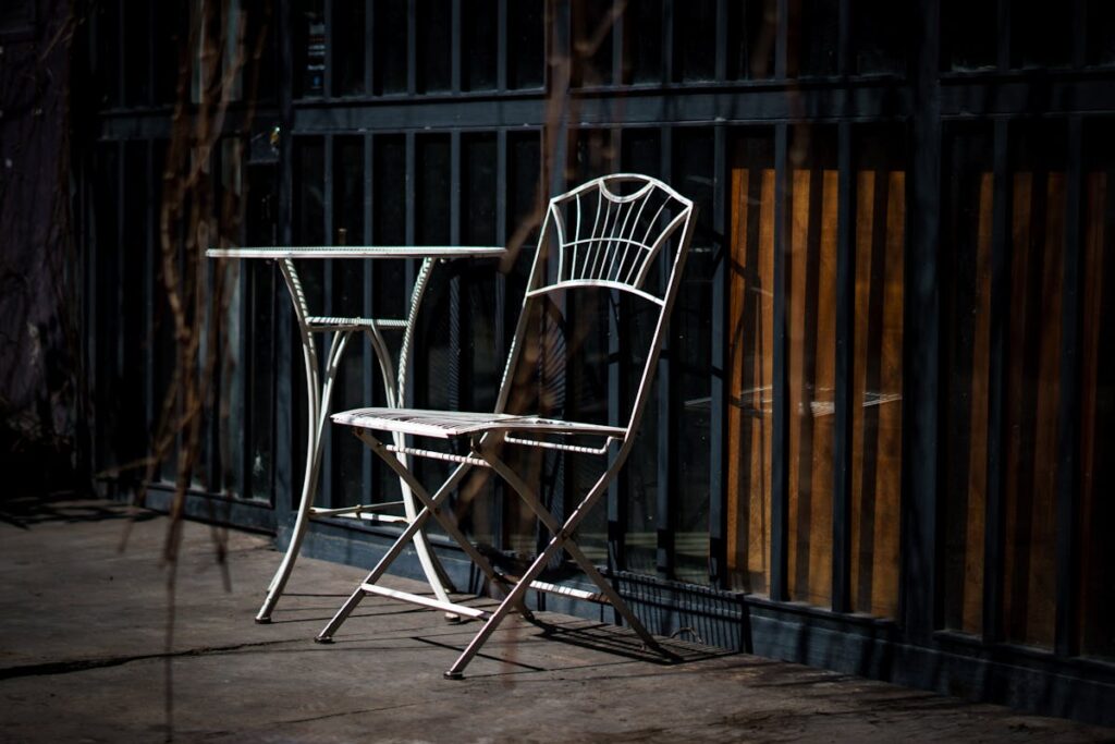 Wie entferne ich Rostflecken von meinen Gartenmöbeln?