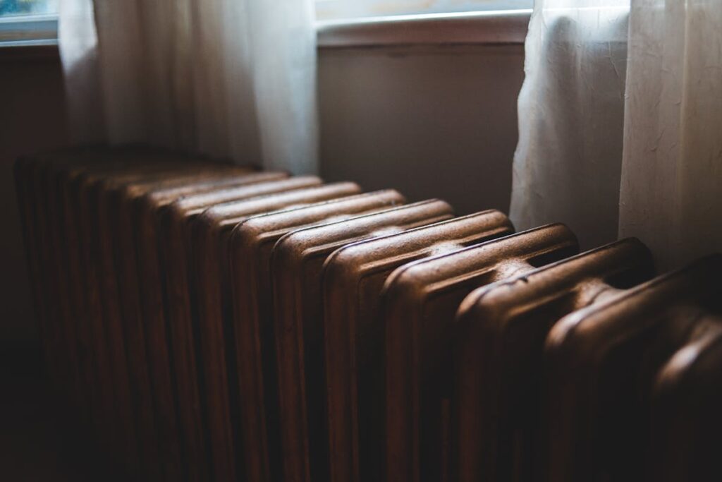 Warum klopft mein Heizkörper im Schlafzimmer?