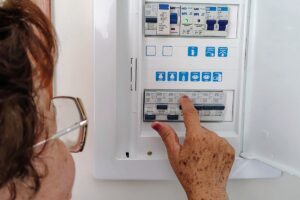 Warum springt mein FI-Schalter ohne Grund raus?